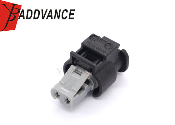 7574 677-02 2 Pin Female PA66 GF26 Automotive Connector For BMW